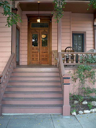 2111_Bonsallo_front_stair